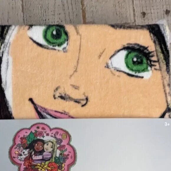 Disney Deluxe Towel brand new Moana , Rapunzel & Pua 54 " brand new - Picture 3 of 7